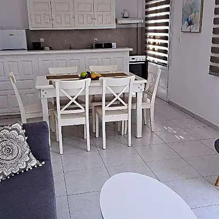 Anixi 2*